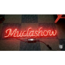 'muclashow 무클래쇼우' 공연 네온 무대 간판