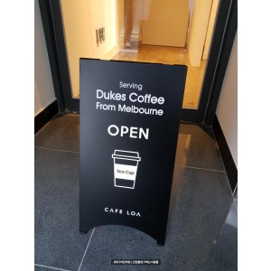 [청담동 간판] GALLERY CAFE LOA 입간판